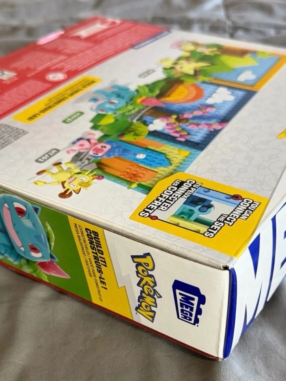 Mattel Blue Bulbasaur Park Playset with Pink Blossoms